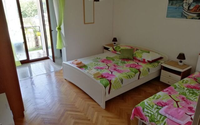 Viktor Rooms and Apartments