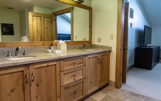 Four Bedroom Penthouse in Canyons Village by RedAwning