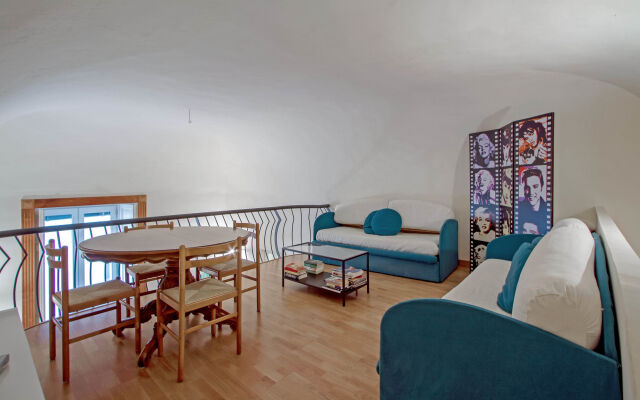 Casa Vela by Starhost