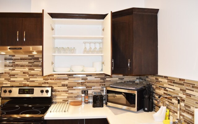 LMVR - LuxApt 3 - 7 bedrooms 2 bathrooms