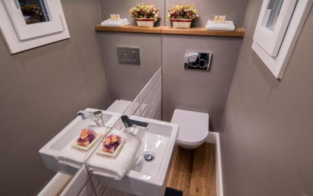 Oltrarno Lily Suite C0VID-19 PRECAUTIONS