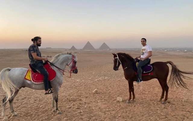 Grand Pyramids View Guesthouse