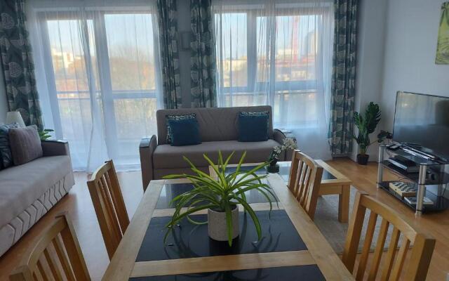 Large 2 Bed, 2 Bath, Free Parking & WiFi