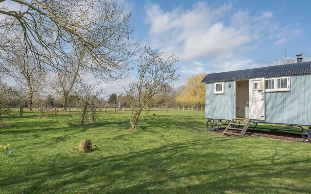 Sage Shepherds Hut, Boundary Farm Cottages