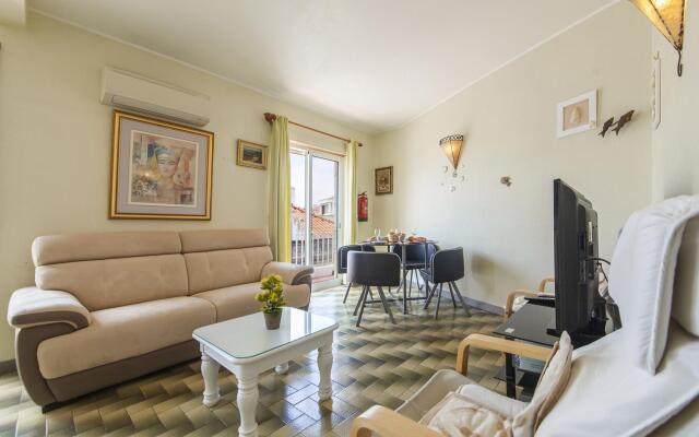 B10 - Top-Floor Bay View