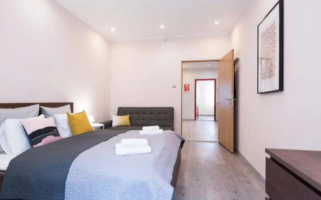 Ultra central large home with AC and balcony