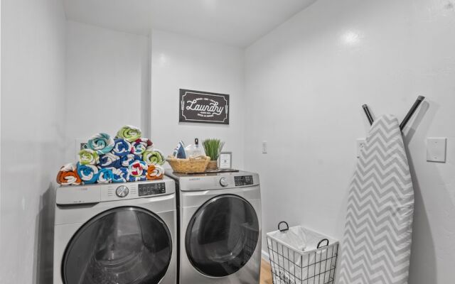 Caddy Shack - 6BD Pool with Golf Views