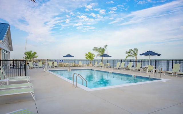 Blufin Bungalows & Marina