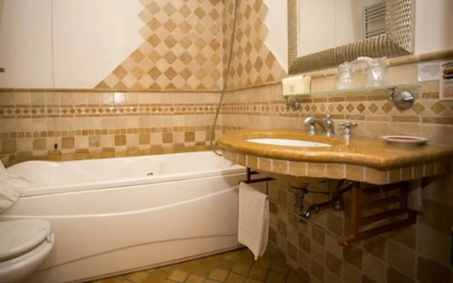 Hotel Tritone
