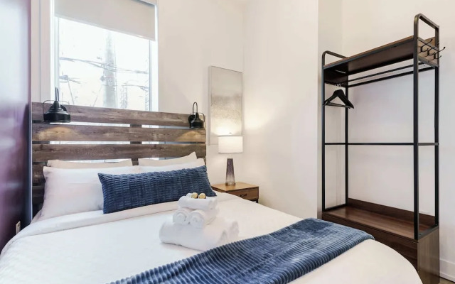 Elegant Suite—Near Kensington Market, Sleeps 8