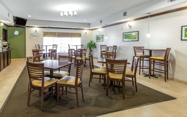 Sleep Inn & Suites Bush Intercontinental - IAH East