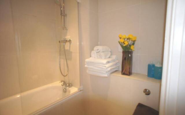 Brompton House - The Beach