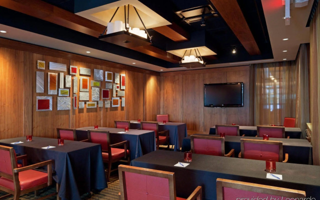 Hotel Indigo Boston - Newton Riverside