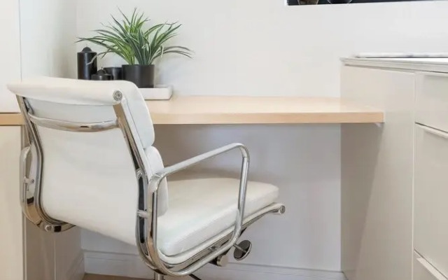 Modern 2-bed Ivanhoe Unit With Parking