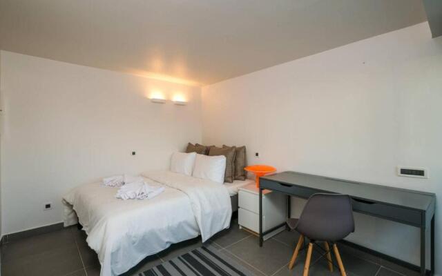 Urban Luxury Homm Apt. In Deinokratous Str.