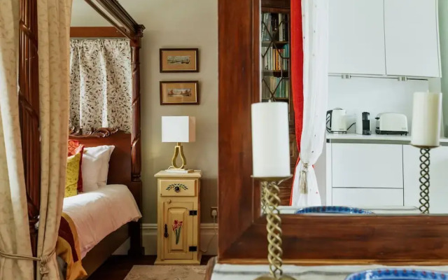 The Suite, 82 Cathedral, Private Parking