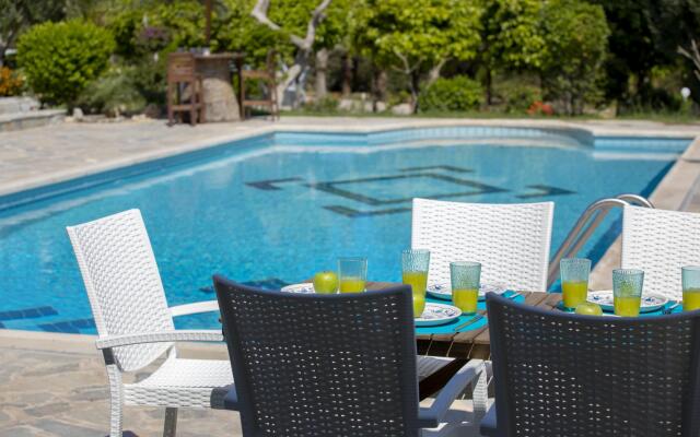 Mazeri in Protaras With 5 Bedrooms and 4 Bathrooms