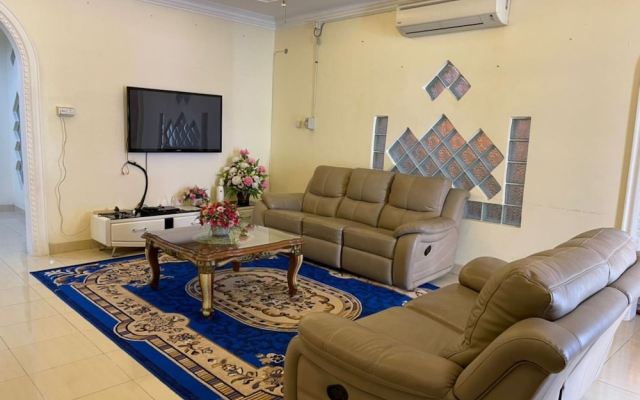 OYO Home 90425 Embun Homestay 1