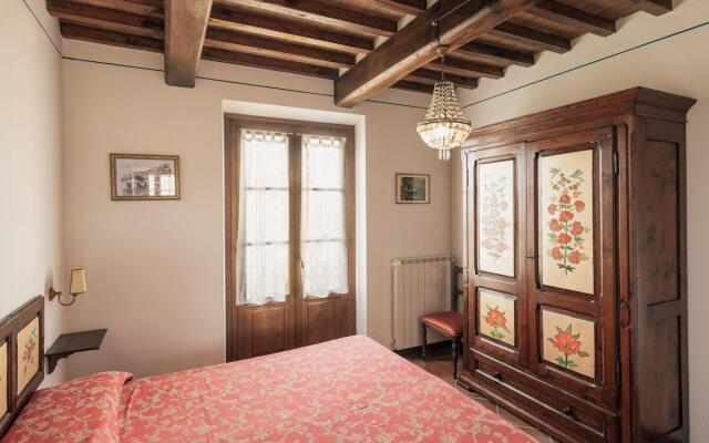 Cozy Farmhouse in Cortona with Pool