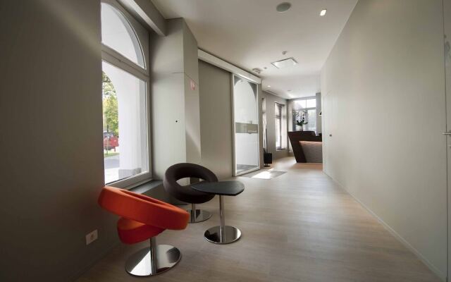 Square Hotel