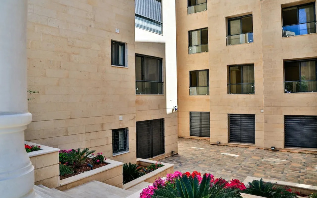 Deluxe Apartments