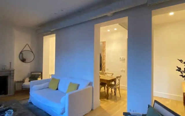 The Balconies I Apartment With Three Balconies in Malasana