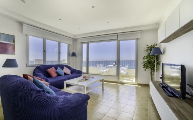 Apartment 4 Bedrooms With Wifi And Sea Views 105010