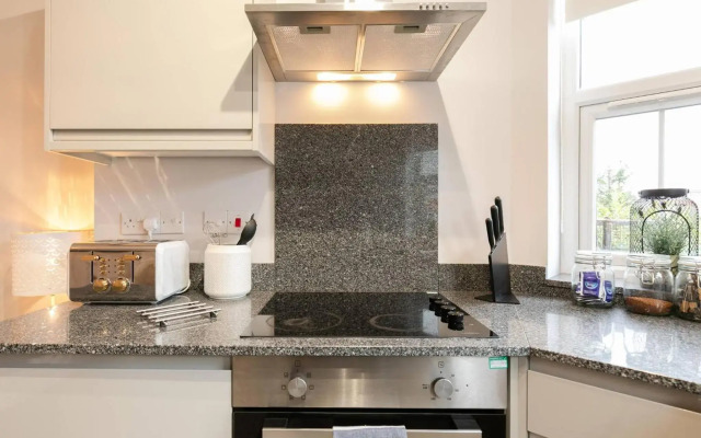 12 Helena Luxury Serviced Apartment