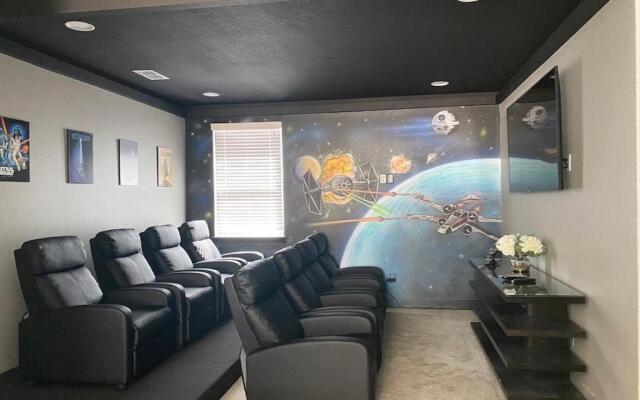 451-Luxury Villa wMovie Theater and Arcade