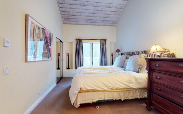 Snowcreek Iii #420 3 Bedroom Condo by RedAwning