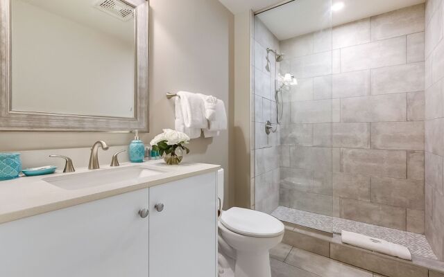 Spacious Modern Condo near French Quarter