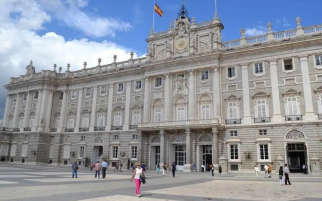 Sensacional Apartamento Junto a Palacio Real by Batuecas