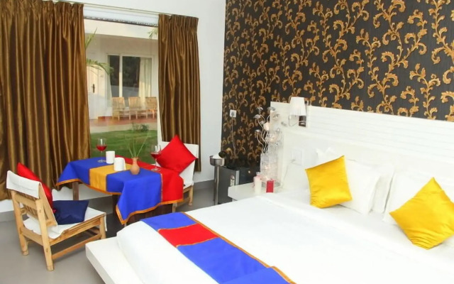 Paparazzi Resort