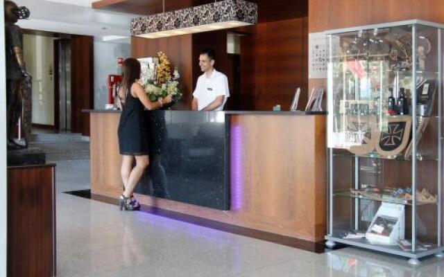 Hotel Feira Pedra Bela