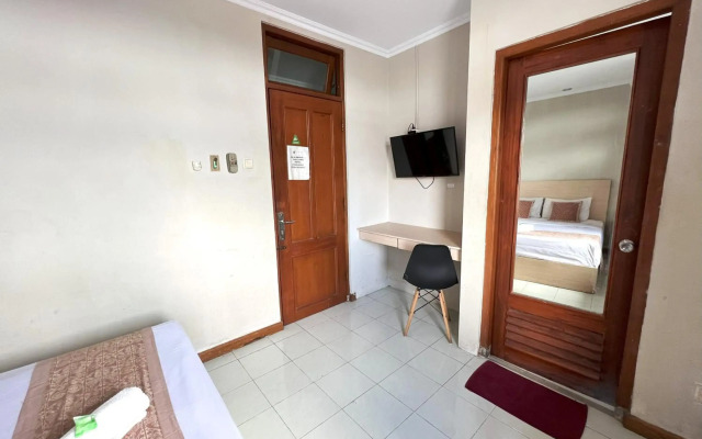 OYO 3819 Hotel Winotosastro