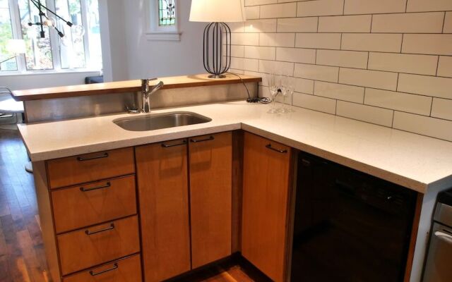 Gorgeous 1BR House in Riverdale