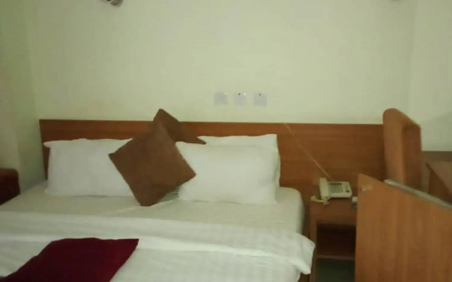 Ozom Hotel