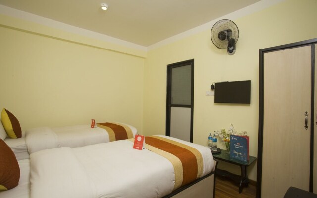 OYO 156 Hotel Sweet Town