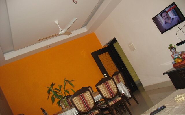 Fabhotel Smriti Star service apartment