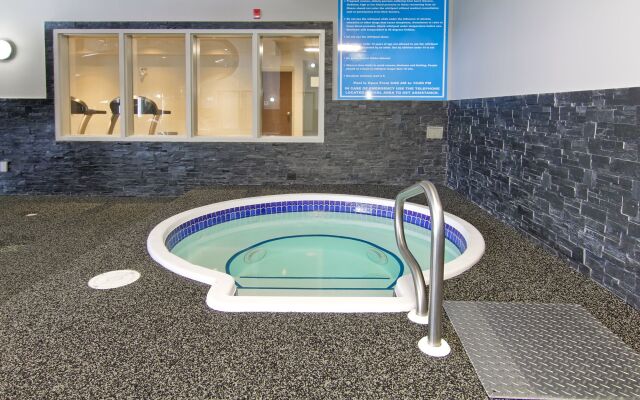 Home Inn and Suites Regina Airport