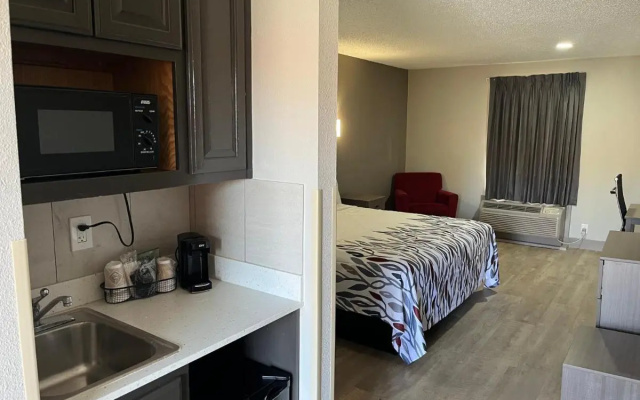 Red Roof Inn & Suites Newport News