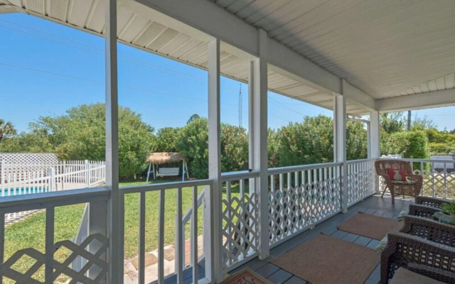 Pineapple Cabana by Bliss Beach Rentals