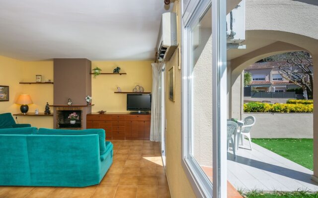 HomeHolidaysRentals Casa Moonlight – Costa Barcelona