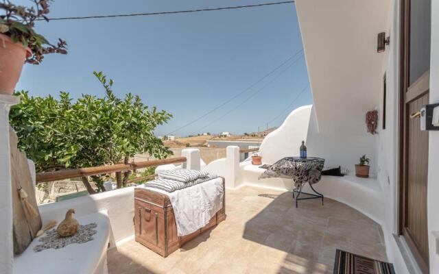 White Luxurious Apartment IΙI