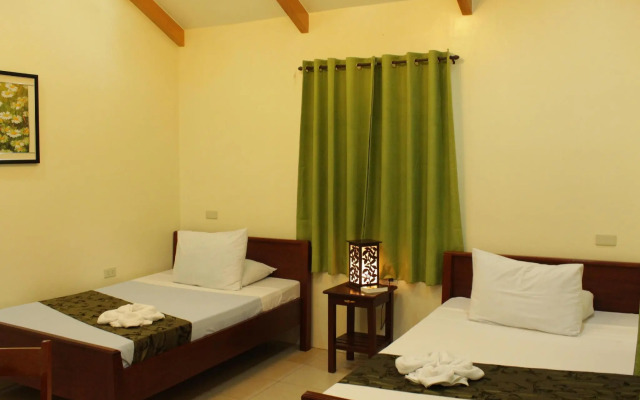 Blue Lagoon Inn & Suites