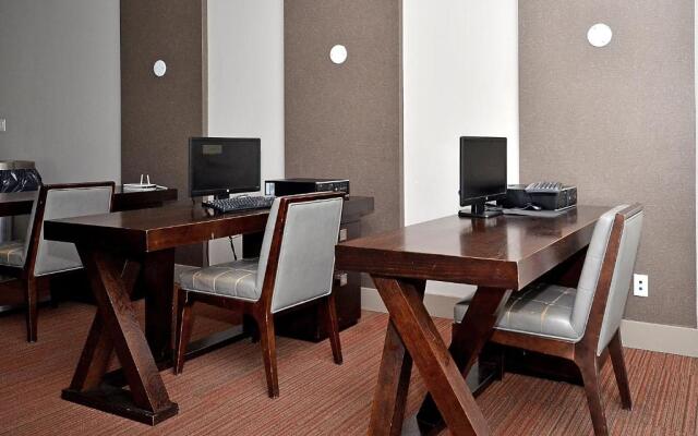 Royal Stays Furnished Apartments - Missisauga City Centre