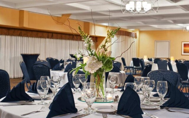 Embassy Suites Kansas City Plaza