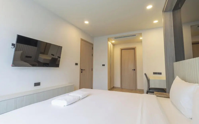 Top Location Near Beach Clubs C226