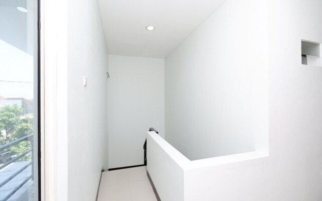 Palebon Residence by OYO Rooms
