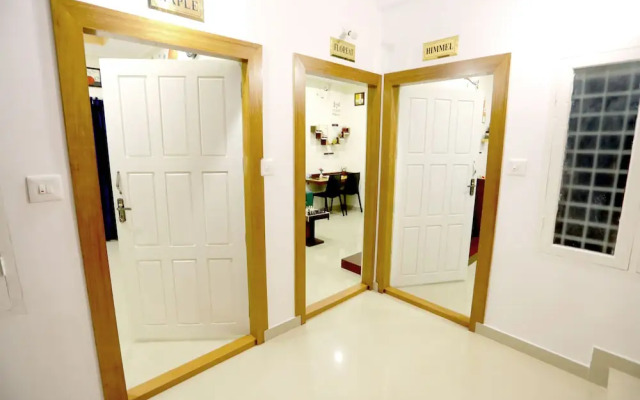 Base 9 Airport Hotel